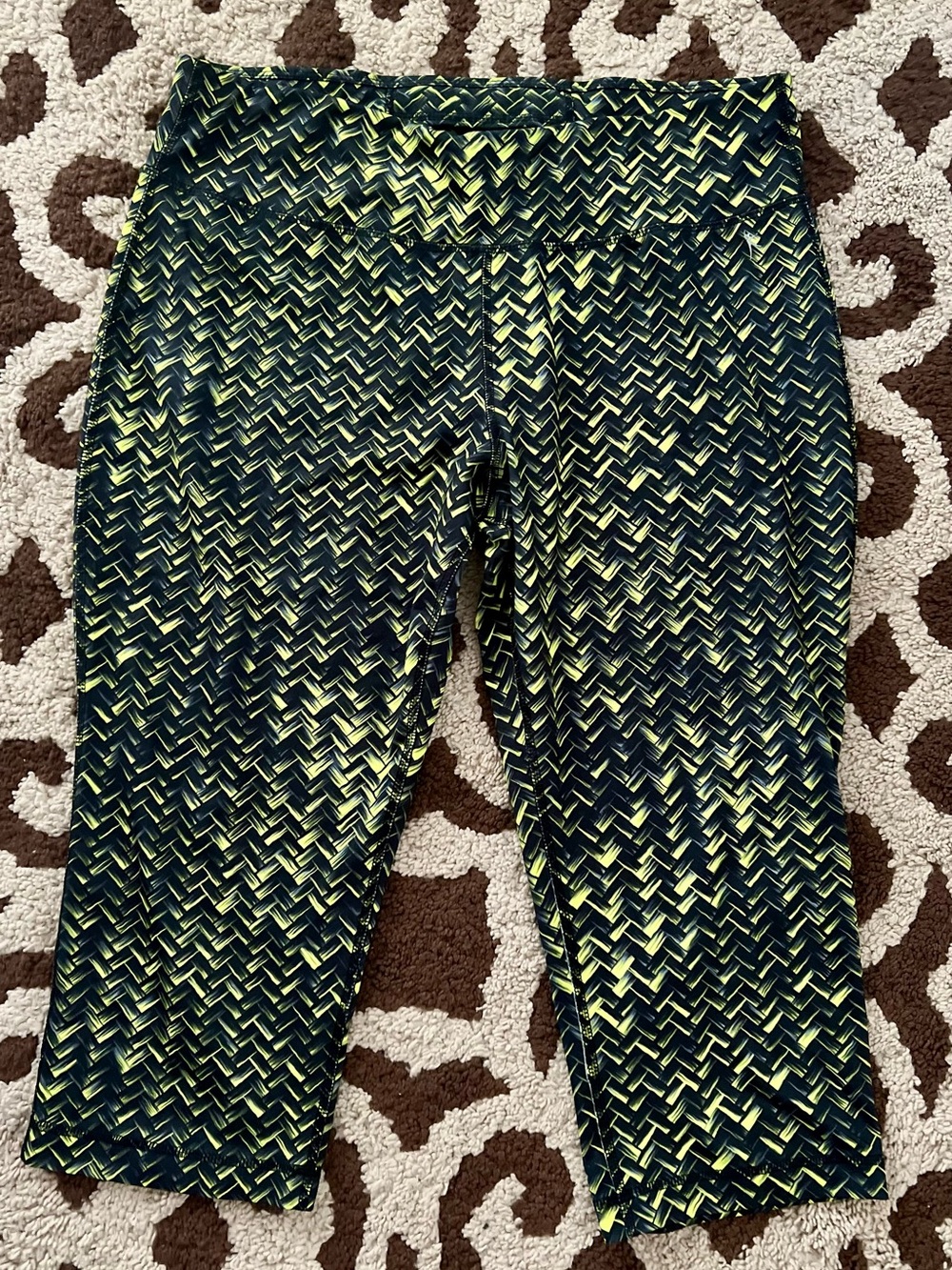 Danskin Now Women’s L 12-14 Capri Leggings Black Neon Yellow Athletic Pants